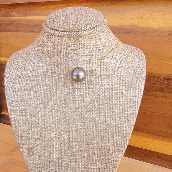 Swarovski Black Pearl  Necklace Minimalist Crystal Faux Pearl Floating Necklace - Picture 6 of 6